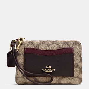 🆕 Coach Signature Corner Zip Wristlet